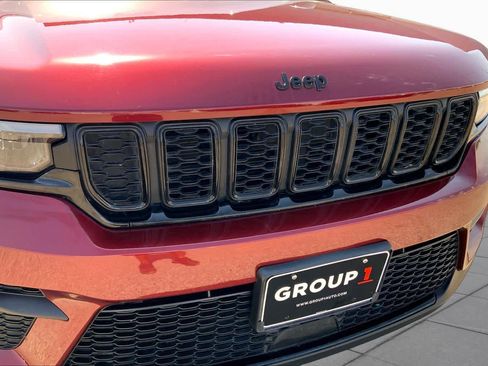 Used 2023 Jeep Grand Cherokee Altitude AWD/4WD image 36
