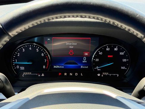 Used 2022 Ford Explorer XLT w/ Equipment Group 202A RWD image 16