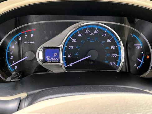 Used 2013 Toyota Sienna XLE FWD image 2