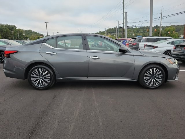 Used 2025 Nissan Altima 2.5 SV FWD image 4