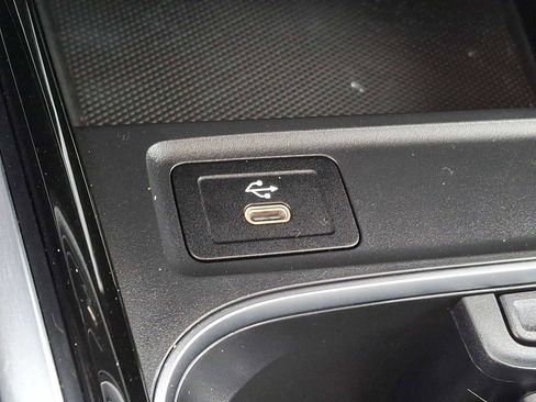 Used 2026 Mercedes-Benz GLB 250 4MATIC image 21