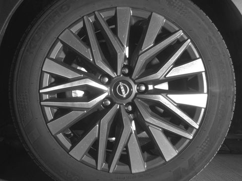 Used 2025 Nissan Altima 2.5 SV image 9