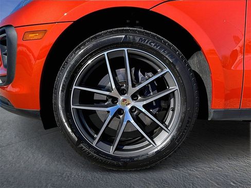 Used 2025 Porsche Macan image 11