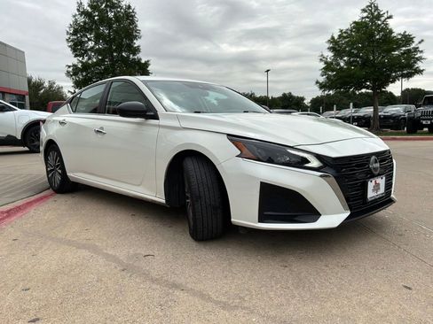 Used 2025 Nissan Altima 2.5 SV FWD image 4