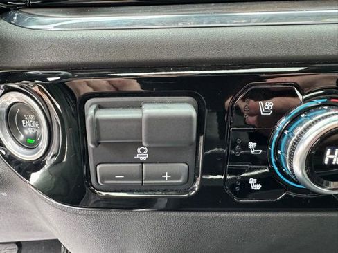 Used 2024 GMC Sierra 3500 SLT w/ SLT Premium Package image 16