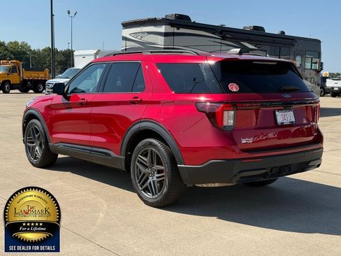 Used 2025 Ford Explorer ST-Line w/ ST-Line Street Pack AWD/4WD image 7