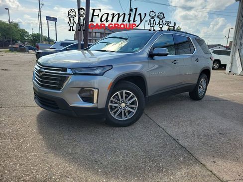 Used 2023 Chevrolet Traverse LT image 1
