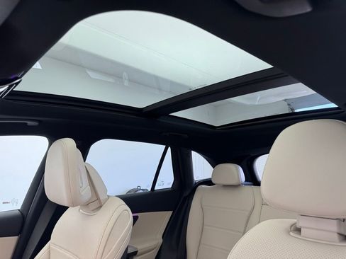 Used 2025 Mercedes-Benz GLC 300 4MATIC image 5