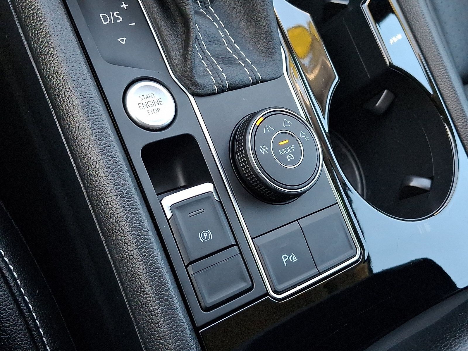 Used 2023 Volkswagen Atlas SE AWD/4WD image 25