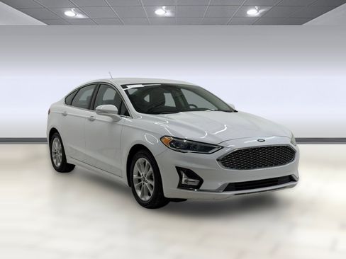 Used 2019 Ford Fusion Energi Titanium FWD image 6
