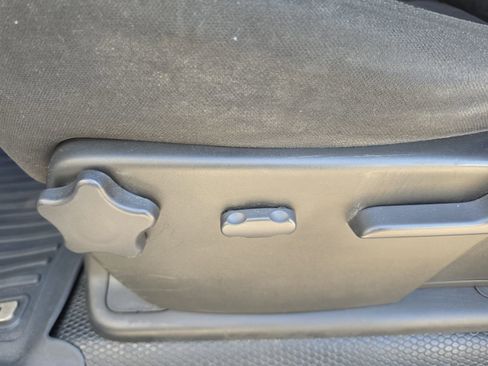 Used 2010 Chevrolet Silverado 1500 LT AWD/4WD image 12