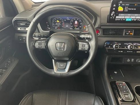 Used 2025 Honda Pilot Elite image 16