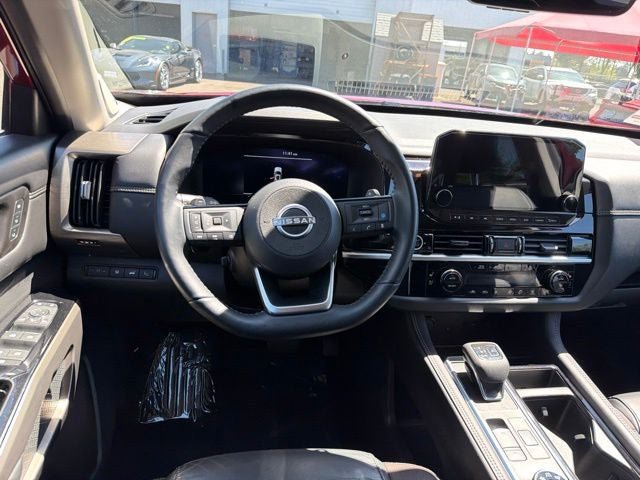 Used 2024 Nissan Pathfinder Platinum w/ Lighting Package (N93) AWD/4WD image 13