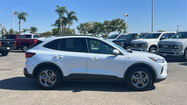 Used 2025 Ford Escape ST-Line Select AWD/4WD image 2