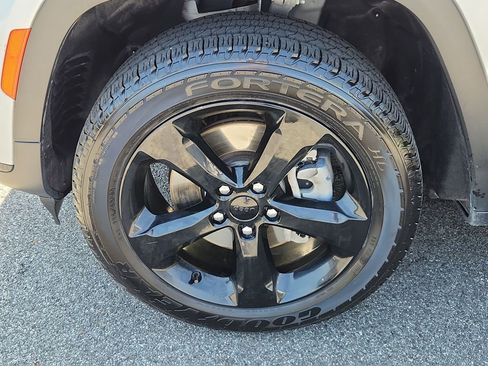 Used 2023 Jeep Grand Cherokee L Laredo AWD/4WD image 9