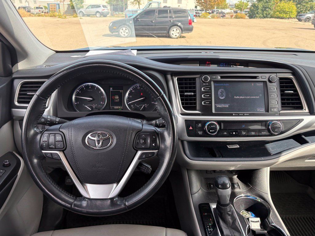Used 2017 Toyota Highlander XLE AWD/4WD image 15