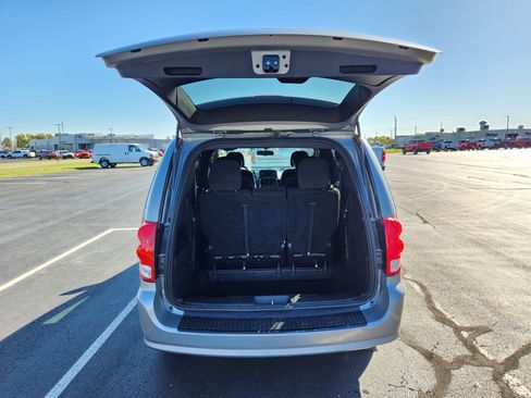 Used 2015 Dodge Grand Caravan SE image 10