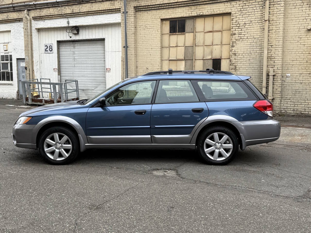 Used 2009 Subaru Outback 2.5i Special Edition AWD/4WD image 4