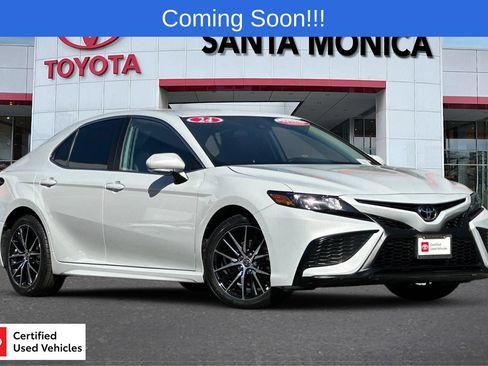 Certified 2024 Toyota Camry SE FWD image 1