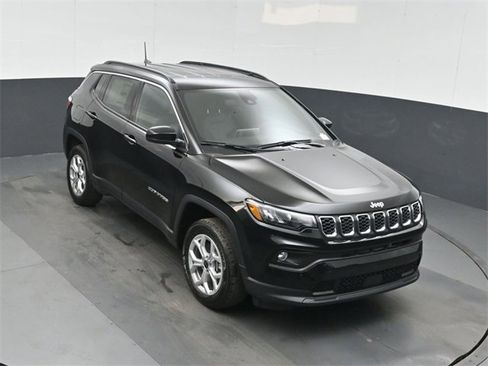 New 2026 Jeep Compass Latitude w/ Mopar Graphics Package image 37