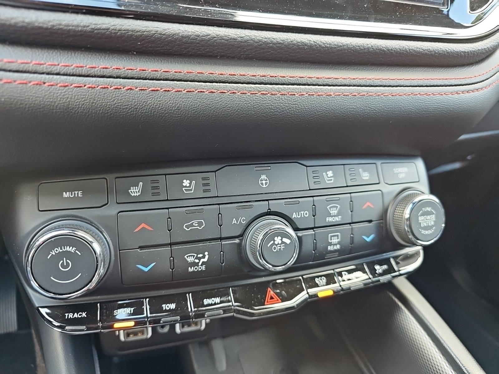 Used 2023 Dodge Durango R/T w/ Tow 'N Go Package AWD/4WD image 21