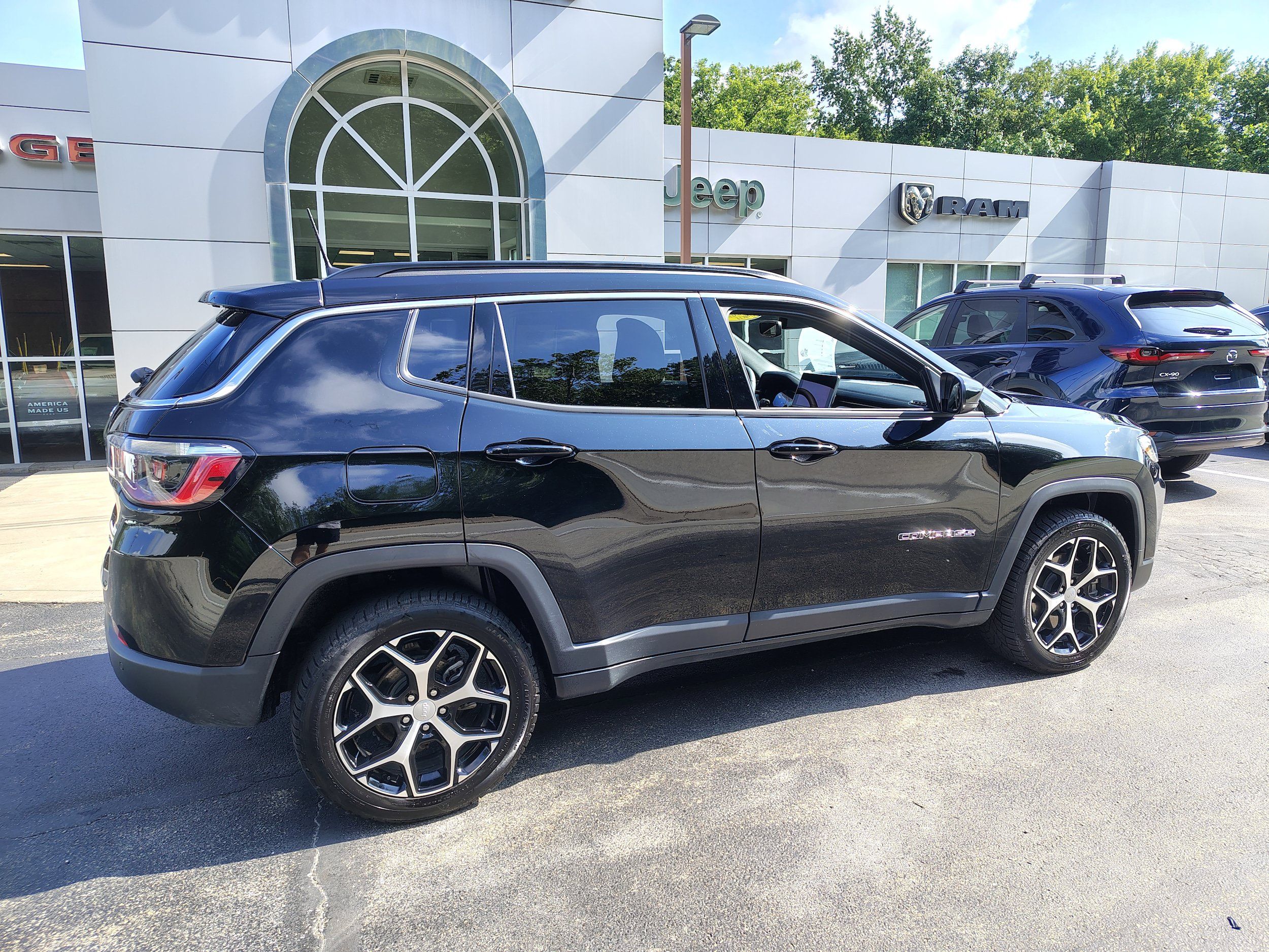Certified 2024 Jeep Compass Limited AWD/4WD image 12