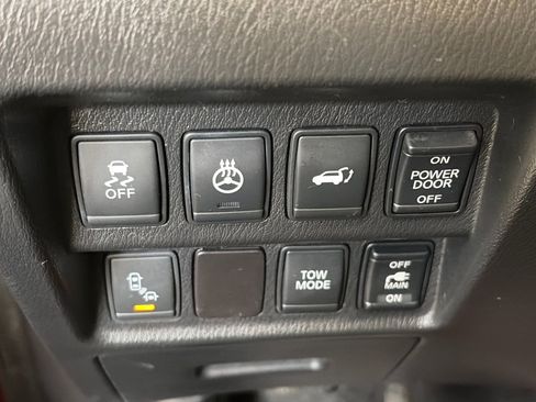 Used 2016 Nissan Pathfinder Platinum w/ Family Entertainment Package AWD/4WD image 24