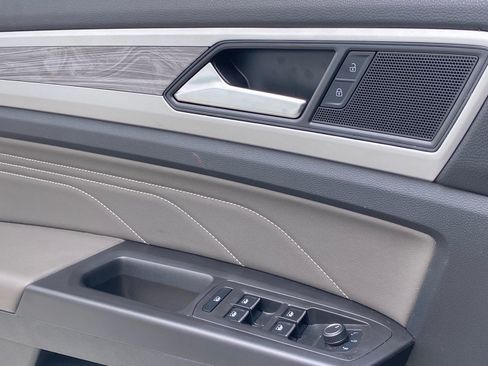 Certified 2023 Volkswagen Atlas Cross Sport SE w/ Panoramic Sunroof Package AWD/4WD image 17
