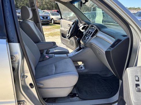 Used 2004 Toyota Highlander 2WD V6 image 13