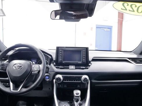 Used 2022 Toyota RAV4 SE w/ Convenience Package image 16