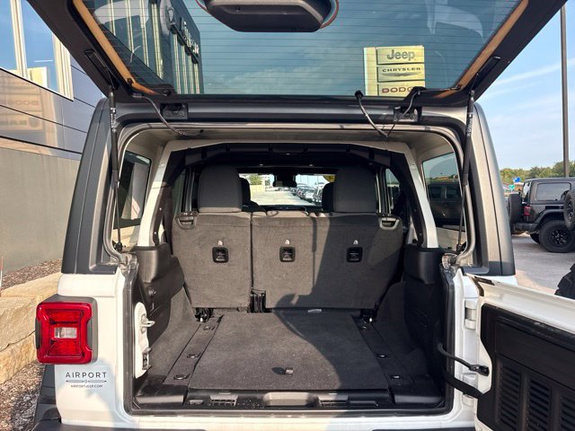 Used 2024 Jeep Wrangler Unlimited Rubicon AWD/4WD image 5