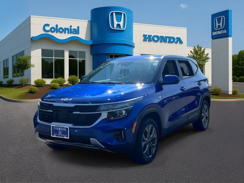 Used 2024 Kia Seltos LX AWD/4WD image 1