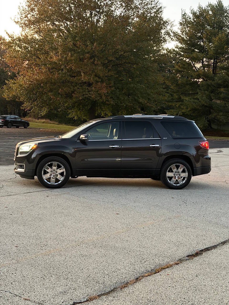 Used 2017 GMC Acadia Limited SLT AWD/4WD image 5