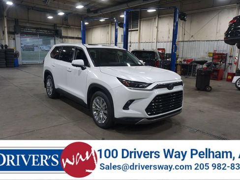 Used 2024 Toyota Grand Highlander AWD image 1
