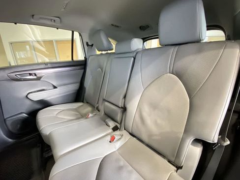 Used 2023 Toyota Highlander Limited AWD/4WD image 25