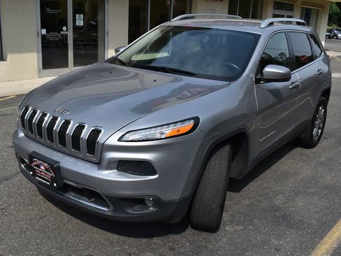 Used 2018 Jeep Cherokee Limited AWD/4WD image 8