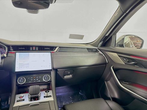 Used 2025 Jaguar F-PACE R-Dynamic S image 30