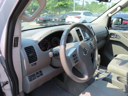 Used 2015 Nissan Frontier SV AWD/4WD image 14