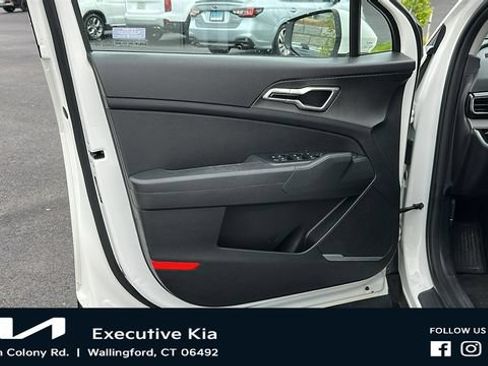 Used 2023 Kia Sportage LX AWD/4WD image 8