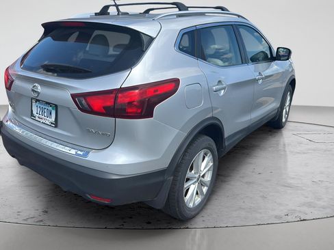 Used 2018 Nissan Rogue Sport SV AWD/4WD image 4