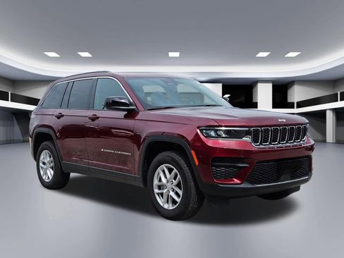 Used 2025 Jeep Grand Cherokee Laredo X w/ Luxury Tech Group I image 8
