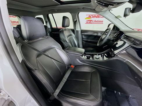 Used 2023 Jeep Grand Cherokee 4WD 4xe image 33