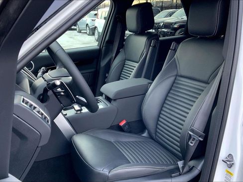 New 2026 Land Rover Discovery S image 9