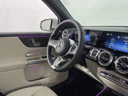 New 2026 Mercedes-Benz GLB 250 image 10