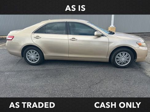 Used 2011 Toyota Camry LE image 7