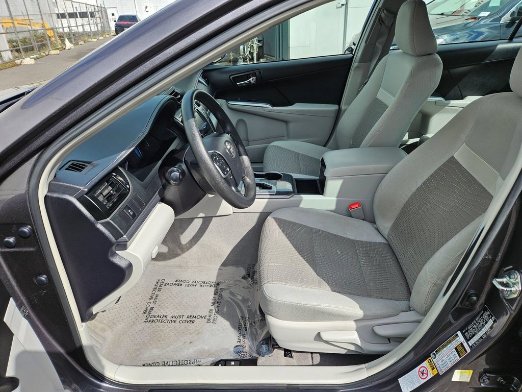 Used 2014 Toyota Camry LE FWD image 22