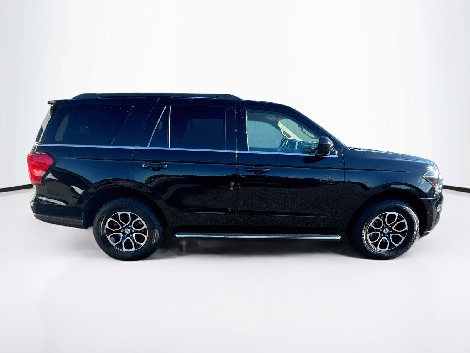 Used 2023 Ford Expedition XLT AWD/4WD image 6