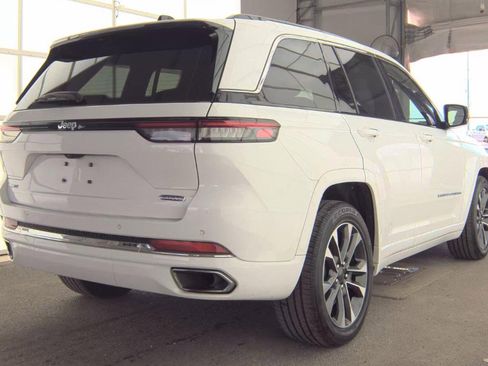 Used 2023 Jeep Grand Cherokee Overland AWD/4WD image 4