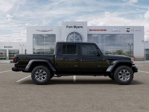 New 2026 Jeep Gladiator Sahara image 21