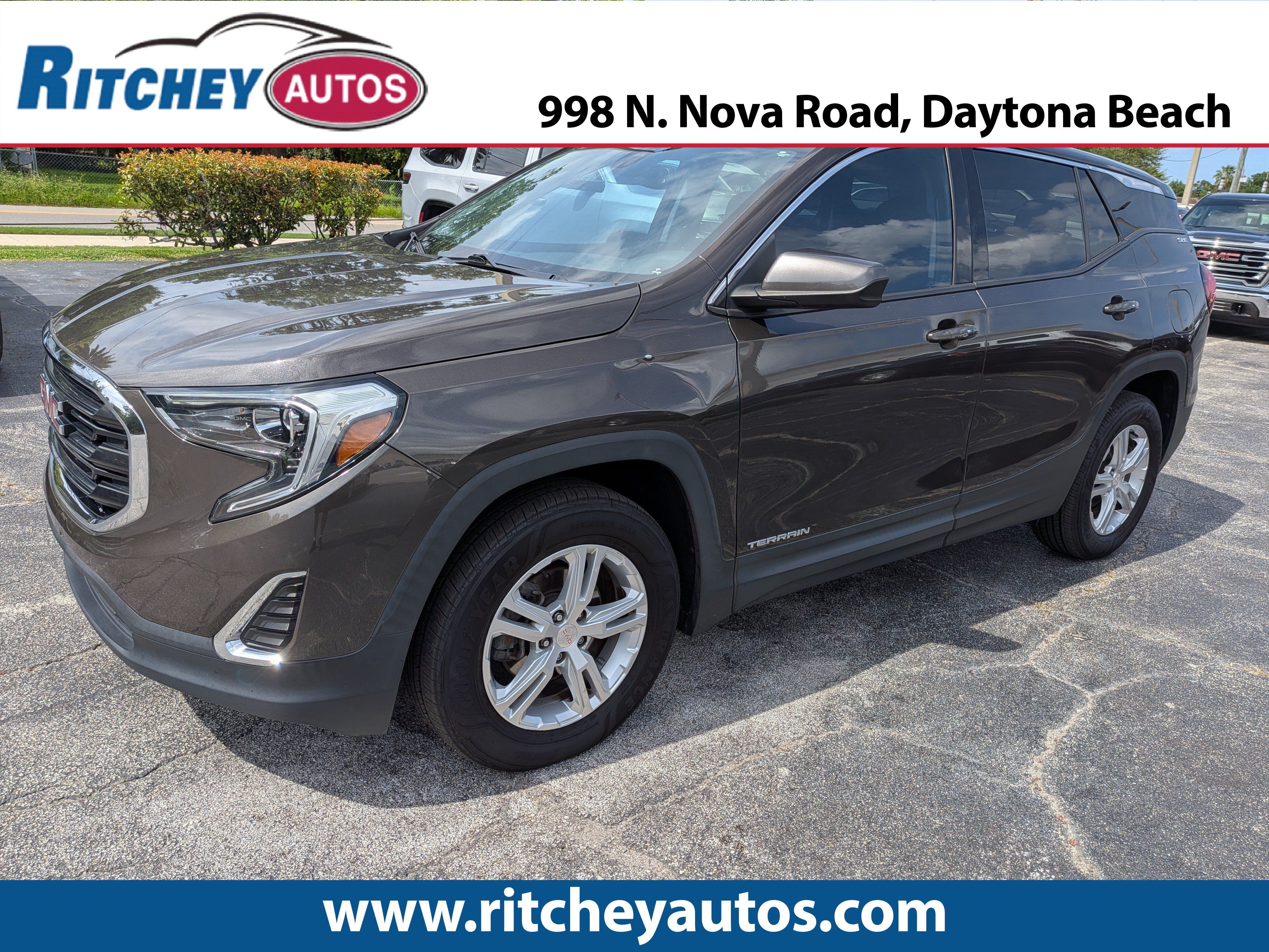 Certified 2020 GMC Terrain SLE w/ LPO, Floor Liner Package AWD/4WD image 1
